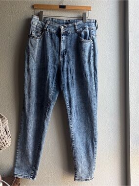 The style between us size 18 high-rise, medium-wash denim jeans straight-leg fit